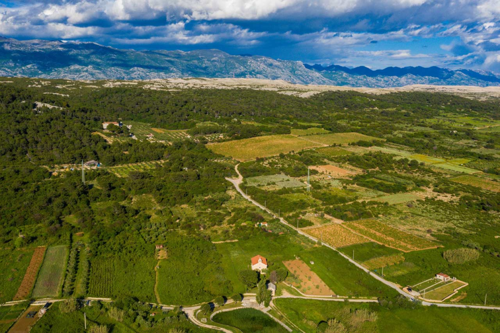 hiking-staze-novaljsko-polje