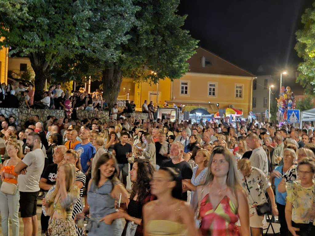 ljeto-u-perusicu-zeleni-sajam-lika